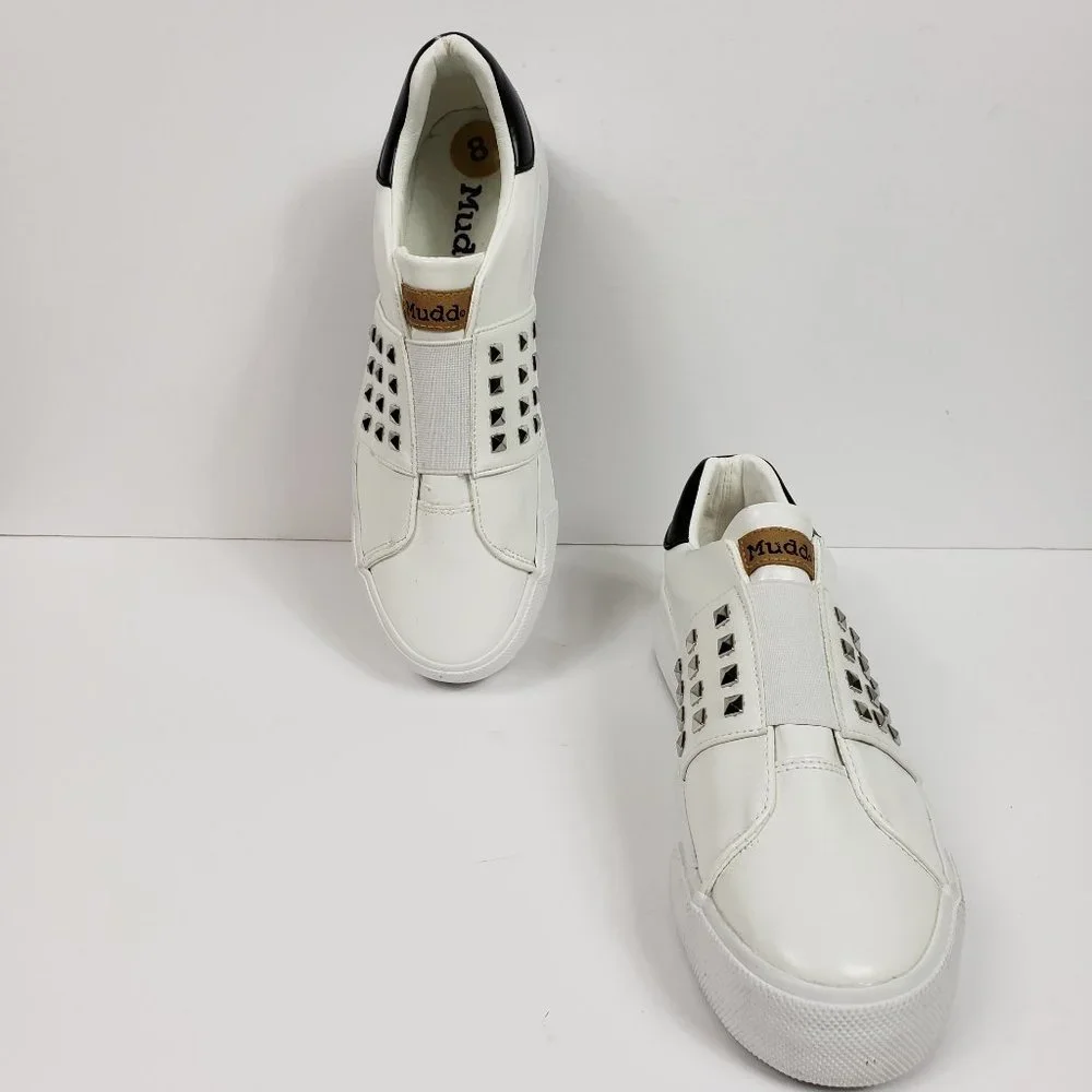 MUDD WOMEN BEYLEY WHITE W/METAL STUDS  SIZE 8 - Picture 3 of 10